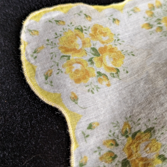 Vintage White Handkerchief with Yellow Flowers and Green Fauna - Picture 4 of 4
